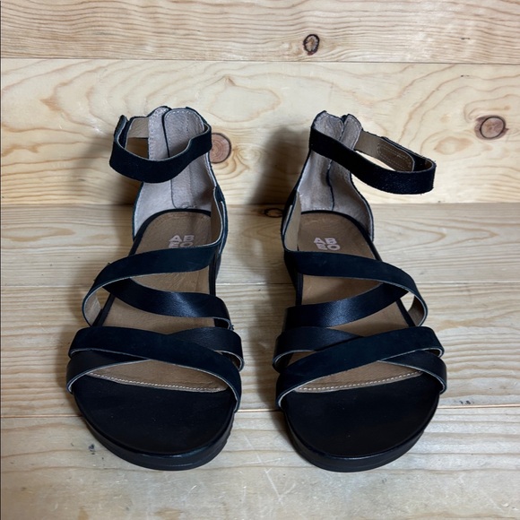 ABEO Women's Black Strappy Sandals - Picture 6 of 9